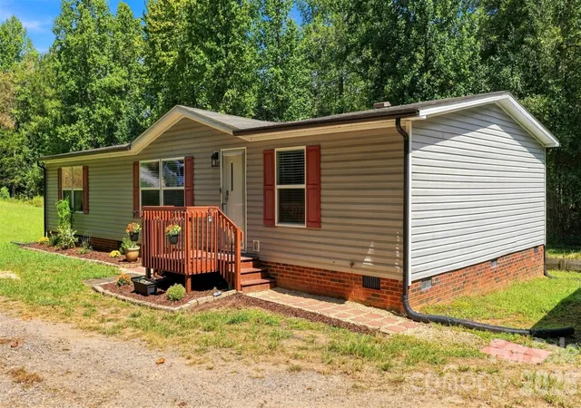 Photo 1 of Single family home for sale at 4782 29th Street Dr NE, Hickory, NC 28601 | MLS# 4415429 | Listing updated on 2026-09-16