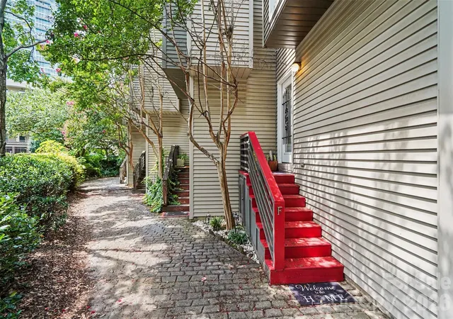 3rd image of 415 W 7Th St #Unit F, Charlotte, NC 28202 | MLS# 4415449