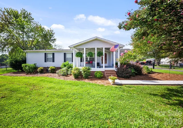 1st image of 135 Willow Leaf Ct, Kannapolis, NC 28081 | MLS# 4415457