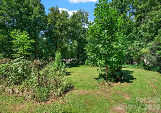 Photo 2 of Single family home for sale at 21 Maple Ave, Candler, NC 28715 | MLS# 4415458 | Listing updated on 2026-09-30