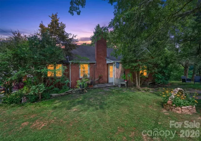 Photo 4 of Single family home for sale at 21 Maple Ave, Candler, NC 28715 | MLS# 4415458 | Listing updated on 2026-09-30
