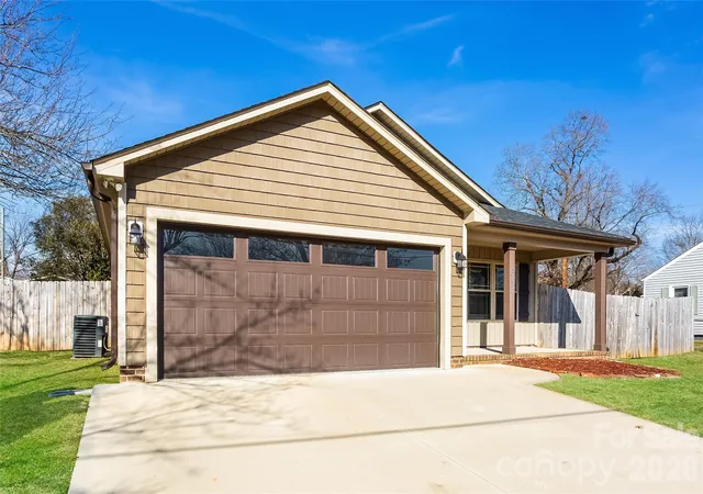 Photo 3 of Single family home for sale at 313 E 24th Street, Kannapolis, NC 28083 | MLS# 4415461 | Listing updated on 2026-10-07