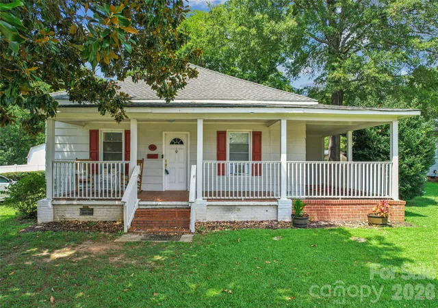 Single family home for sale at 706 S Main St, Clover, SC 29710 | MLS# 4415471