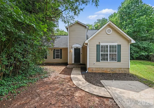 Photo 1 of Single family home for sale at 302 Touch Me Not Ln, Charlotte, NC 28216 | MLS# 4415487 | Listing updated on 2026-08-21