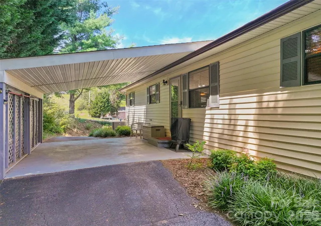 5th image of 43 Thoren Ct, Clyde, NC 28721 | MLS# 4415491