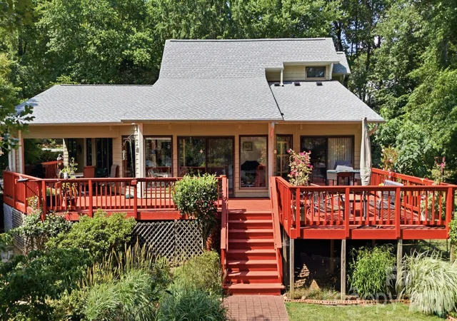 Photo 2 of Single family home for sale at 125 Misty Cove Ln, Mooresville, NC 28117 | MLS# 4415492 | Listing updated on 2026-09-29