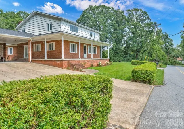 Photo 1 of Single family home for sale at 490 Morehead Rd, Marion, NC 28752 | MLS# 4415496 | Listing updated on 2026-08-18