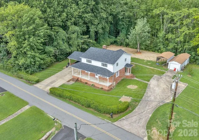 Photo 2 of Single family home for sale at 490 Morehead Rd, Marion, NC 28752 | MLS# 4415496 | Listing updated on 2026-08-18