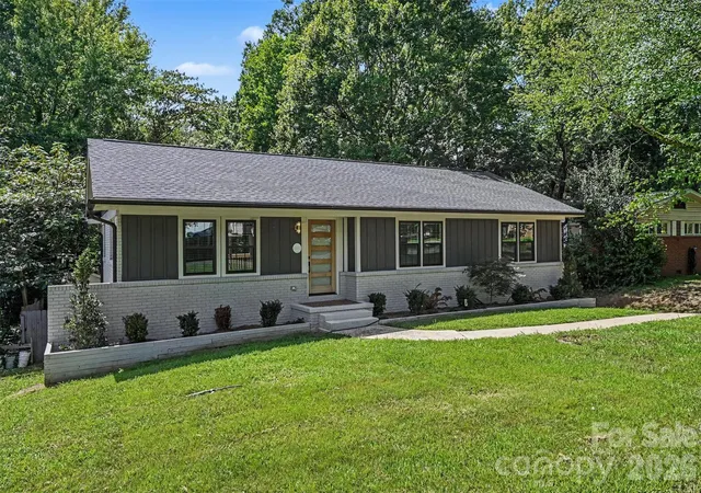 2nd image of 2000 Kilborne Dr, Charlotte, NC 28205 | MLS# 4415514