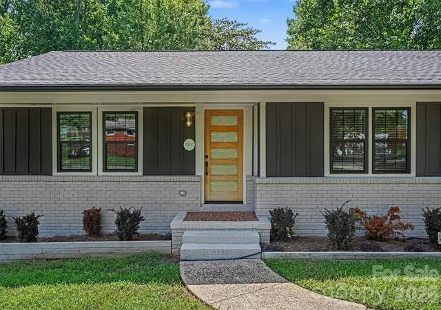 3rd image of 2000 Kilborne Dr, Charlotte, NC 28205 | MLS# 4415514