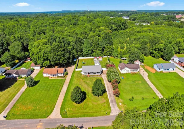 Single family home for sale at 132 Kendra Dr, Mooresville, NC 28117 | MLS# 4415525