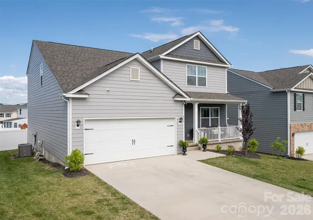 Photo 3 of Single family home for sale at 596 Country Oak Dr, Asheville, NC 28804 | MLS# 4415536 | Listing updated on 2026-09-27