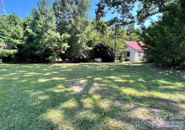Photo 4 of Single family home for sale at 215 Factory St, Biscoe, NC 27209 | MLS# 4415538 | Listing updated on 2026-08-18