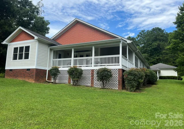 4th image of 150 Holly Springs Rd, Hendersonville, NC 28729 | MLS# 4415566