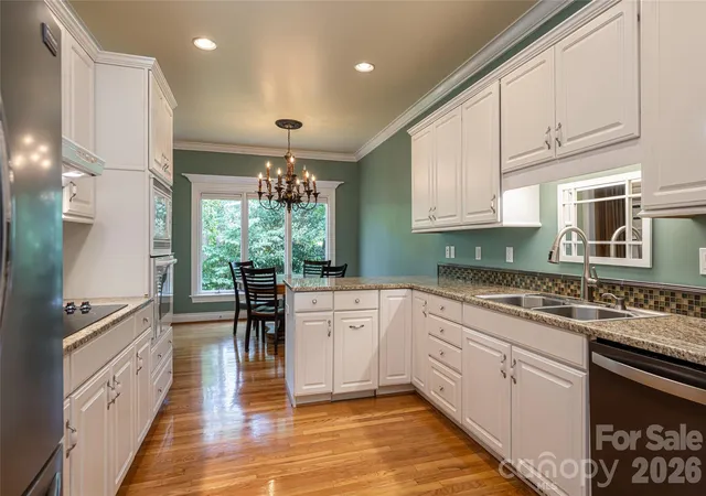 Photo 3 of Single family home for sale at 8 Clovelly Wy, Asheville, NC 28803 | MLS# 4415587 | Listing updated on 2026-10-05