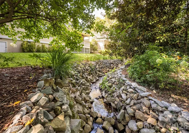 Photo 4 of Single family home for sale at 8 Clovelly Wy, Asheville, NC 28803 | MLS# 4415587 | Listing updated on 2026-10-05