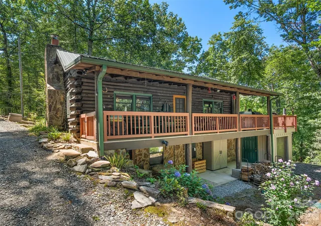 Photo 2 of Single family home for sale at 185 Rainbow Lake Dr, Brevard, NC 28712 | MLS# 4415603 | Listing updated on 2026-08-19