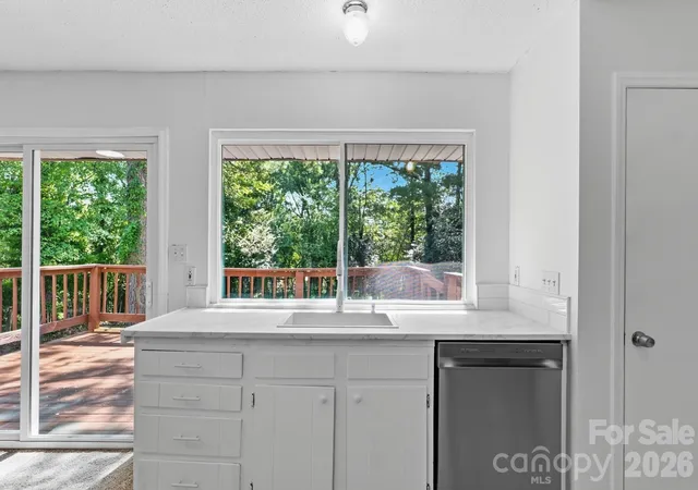 Photo 4 of Single family home for sale at 5300 Rolling Oak Ln, Charlotte, NC 28227 | MLS# 4415620 | Listing updated on 2026-10-27