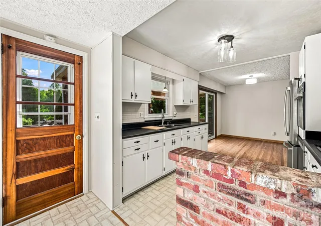 Photo 3 of Single family home for sale at 708 Loop Rd, Hendersonville, NC 28792 | MLS# 4415625 | Listing updated on 2026-08-31