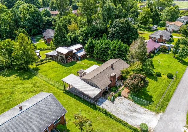 32nd image of 708 Loop Rd, Hendersonville, NC 28792 | MLS# 4415625