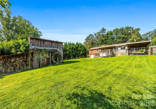 Photo 2 of Single family home for sale at 708 Loop Rd, Hendersonville, NC 28792 | MLS# 4415625 | Listing updated on 2026-09-27