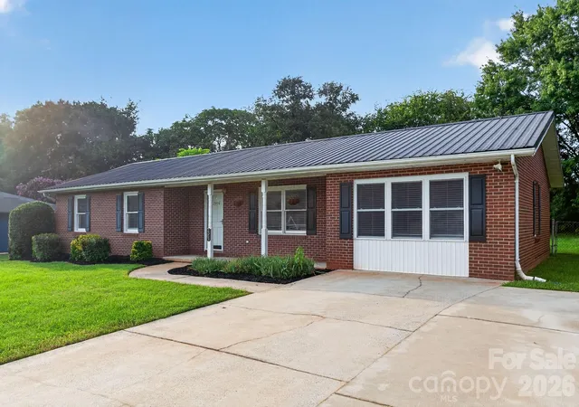 1st image of 2504 Ashford Dr, Newton, NC 28658 | MLS# 4415630