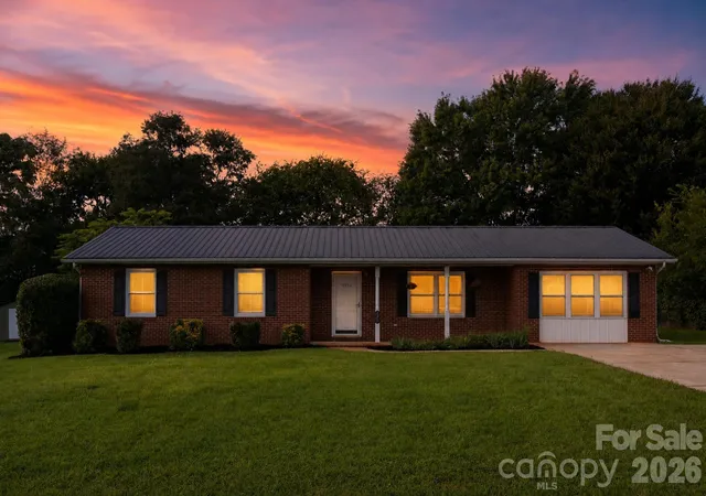 2nd image of 2504 Ashford Dr, Newton, NC 28658 | MLS# 4415630