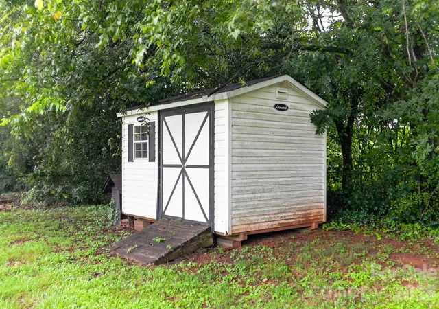 24th image of 2504 Ashford Dr, Newton, NC 28658 | MLS# 4415630