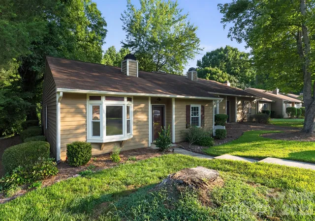 Townhouse for sale at 8316 Summerglen Cir, Charlotte, NC 28227 | MLS# 4415632