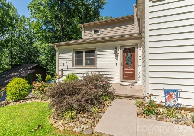2nd image of 115 Hazelview Dr, Waynesville, NC 28786 | MLS# 4415645
