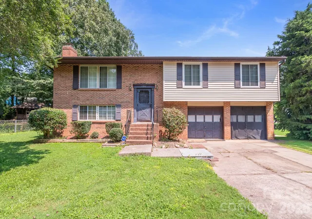 Photo 1 of Sale Pending at 6204 Turtle Neck Ln, Charlotte, NC 28227 | MLS# 4415648 | Listing updated on 2026-08-25