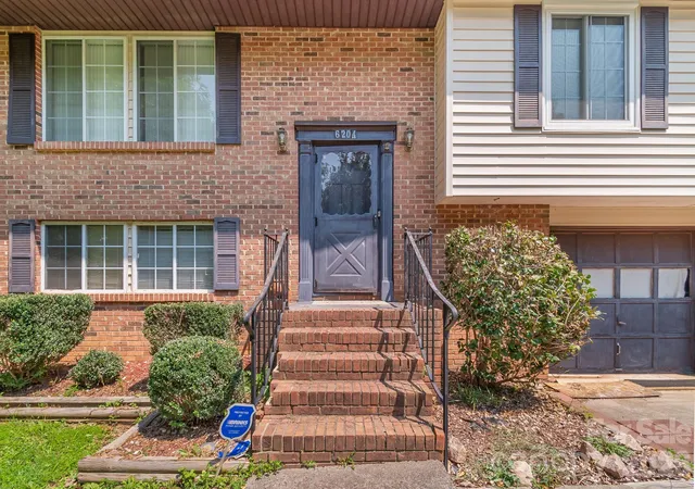 Photo 2 of Sale Pending at 6204 Turtle Neck Ln, Charlotte, NC 28227 | MLS# 4415648 | Listing updated on 2026-08-25
