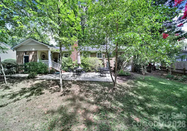 Photo 3 of Single family home for sale at 924 Glenshannon Rd, Matthews, NC 28105 | MLS# 4415656 | Listing updated on 2026-08-21