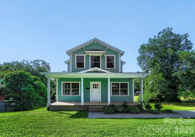 Photo 1 of Single family home for sale at 517 W Front St, Statesville, NC 28677 | MLS# 4415663 | Listing updated on 2026-08-31
