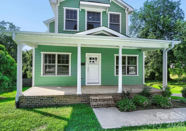 Photo 3 of Single family home for sale at 517 W Front St, Statesville, NC 28677 | MLS# 4415663 | Listing updated on 2026-08-31
