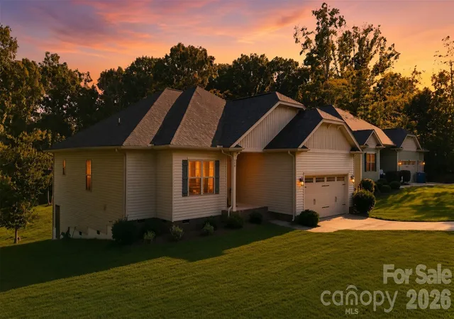 Photo 4 of Single family home for sale at 140 Wylie Trl, Statesville, NC 28677 | MLS# 4415683 | Listing updated on 2026-10-09