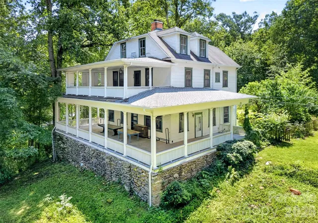 3rd image of 22 Woodbend Ln, Black Mountain, NC 28711 | MLS# 4415693