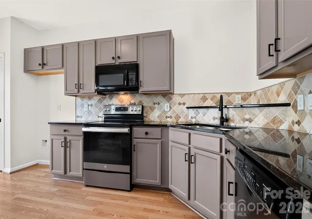 Photo 4 of Townhouse for sale at 12028 Stratfield Pl Cir, Pineville, NC 28134 | MLS# 4415703 | Listing updated on 2026-10-07