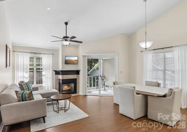 Photo 3 of Sale Pending at 651 E Park Pl, Hendersonville, NC 28791 | MLS# 4415720 | Listing updated on 2026-09-07