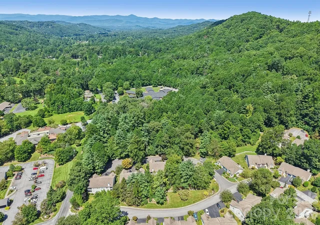 Photo 41 of Townhouse for sale at 651 E Park Pl, Hendersonville, NC 28791 | MLS# 4415720 | Listing updated on 2026-09-01