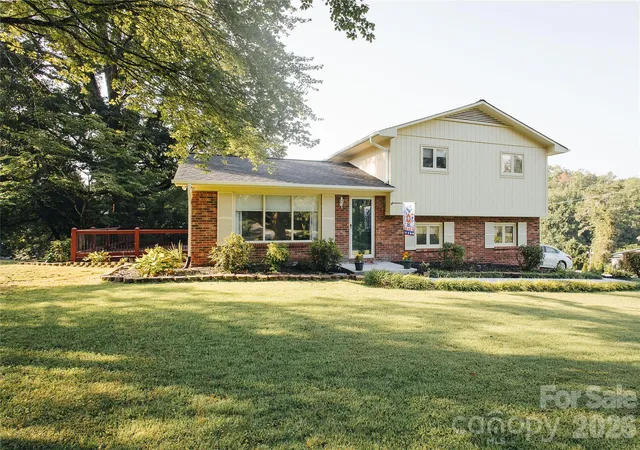 Photo 2 of Single family home for sale at 15 Golden Leaf Dr, Marion, NC 28752 | MLS# 4415738 | Listing updated on 2026-08-29