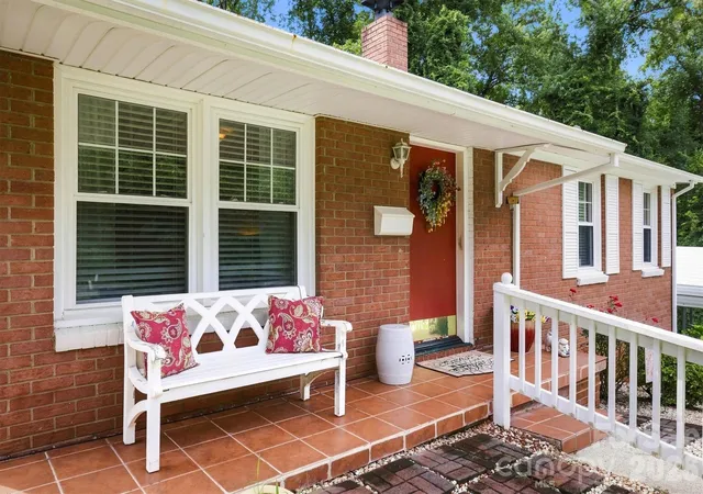 2nd image of 121 Rhyne St, Morganton, NC 28655 | MLS# 4415739
