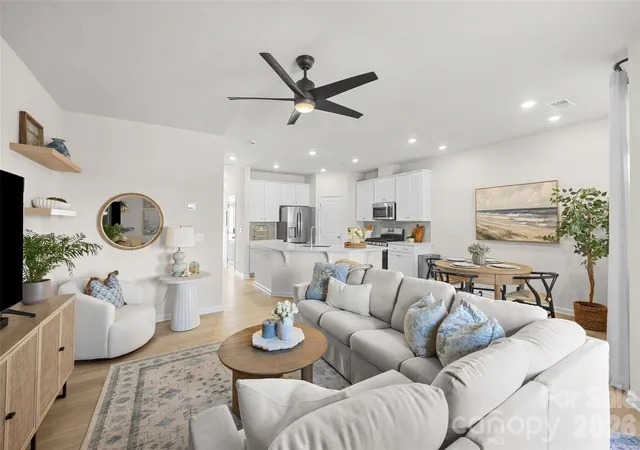 Photo 1 of Sale Pending at 7035 Everly Cmns Ln, Fort Mill, SC 29708 | MLS# 4415741 | Listing updated on 2026-09-19