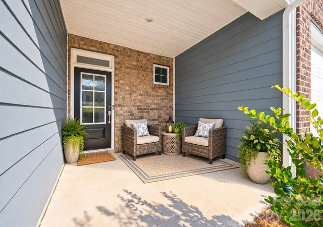 Photo 2 of Townhouse for sale at 7035 Everly Cmns Ln, Fort Mill, SC 29708 | MLS# 4415741 | Listing updated on 2026-09-17