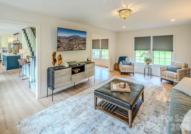 Photo 4 of Single family home for sale at 501 N Jefferson Ave, West Jefferson, NC 28694 | MLS# 4415743 | Listing updated on 2026-08-19