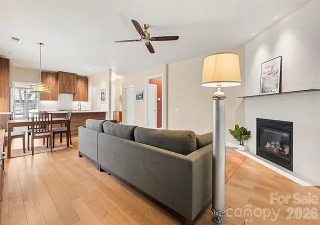 Photo 4 of Single family home for sale at 8932 Kestral Ridge Dr, Charlotte, NC 28269 | MLS# 4415767 | Listing updated on 2026-10-01