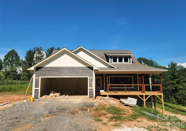 Photo 1 of Single family home for sale at 10 Setter Ln, Weaverville, NC 28787 | MLS# 4415776 | Listing updated on 2026-09-17