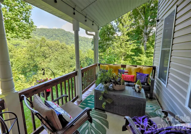 Photo 2 of Single family home for sale at 1333 Pigeon Crk Rd, Bryson City, NC 28713 | MLS# 4415793 | Listing updated on 2026-08-24