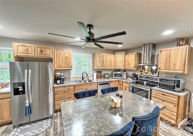 Photo 3 of Single family home for sale at 1333 Pigeon Crk Rd, Bryson City, NC 28713 | MLS# 4415793 | Listing updated on 2026-08-24