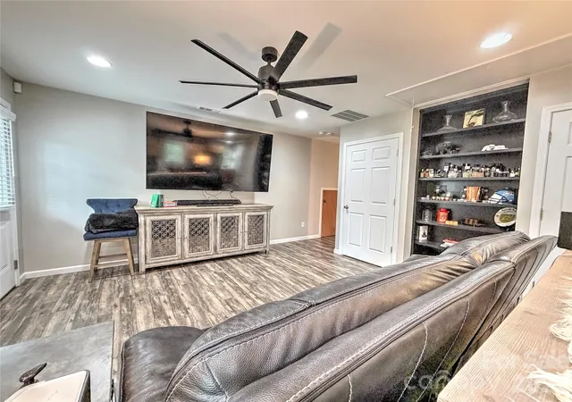 Photo 5 of Single family home for sale at 1333 Pigeon Crk Rd, Bryson City, NC 28713 | MLS# 4415793 | Listing updated on 2026-08-24